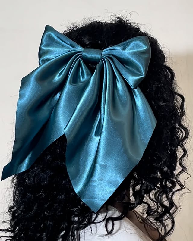 Handcrafted Vibrant Bow – Akeya_et Signature Charm