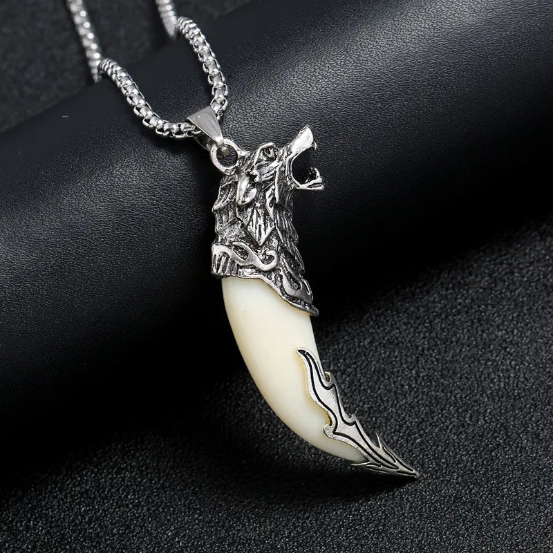 Retro domineering wolf tooth pendant necklace suitable for men's personalized ethnic style punk rock motorcycle jewelry gifts