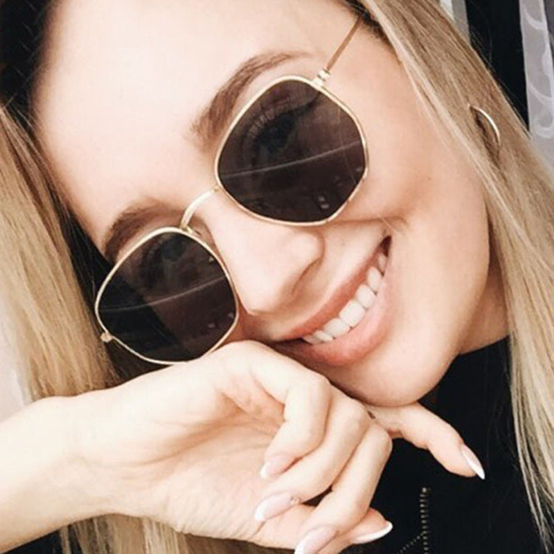 Classic Square Sunglasses Men Women Brand Designer Vintage Sun Glasses Male Metal Frame Outdoor Shades Driving Oculos De Sol