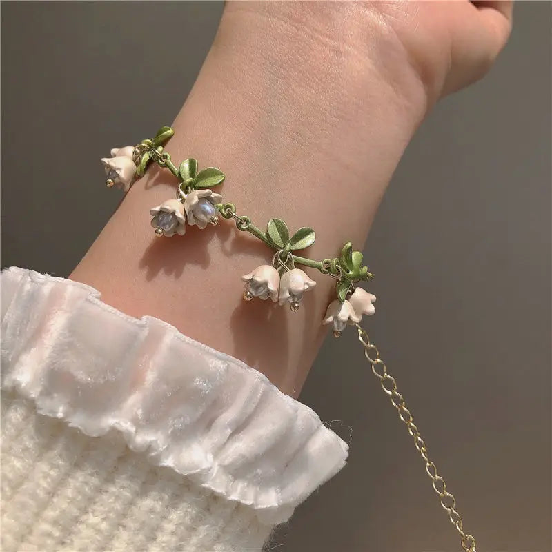 New Design Lily of The Valley Pearl Green Ear Hook for Women Fashion Elegant White Flowers Drop Earrings Wedding Party Jewelry