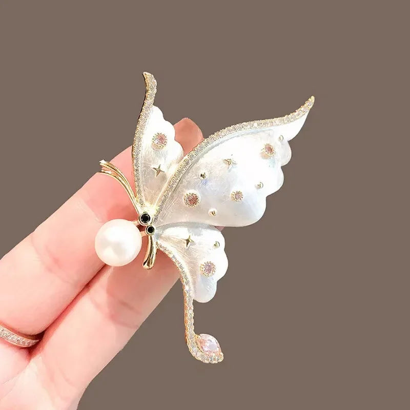 Exquisite Green Crystal Butterfly Brooch Fashion Metal Lapel Pins for Women Girl Suit Sweater Badges Jewelry Accessories Gift