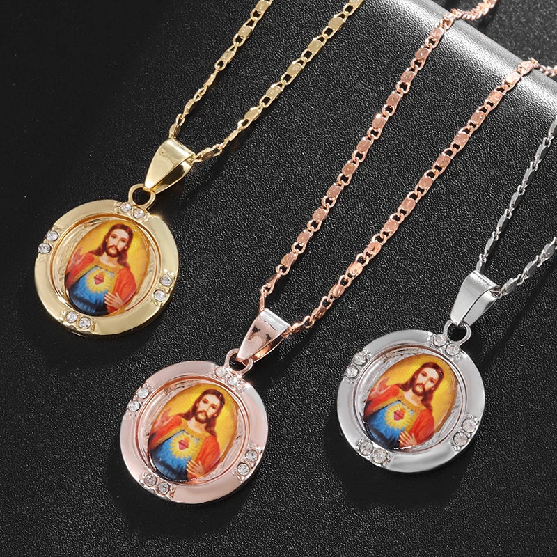 Christian Jesus Portrait Necklace Inlaid with Zircon Round Pendant for Men and Women Fashion Lucky Amulet Jewelry Gift