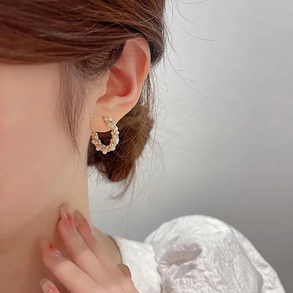 New Fashion Simple Temperament Circle Pearl Earrings Korean Cute Small Versatile Piercing Stud Earrings for Women Luxury Jewelry