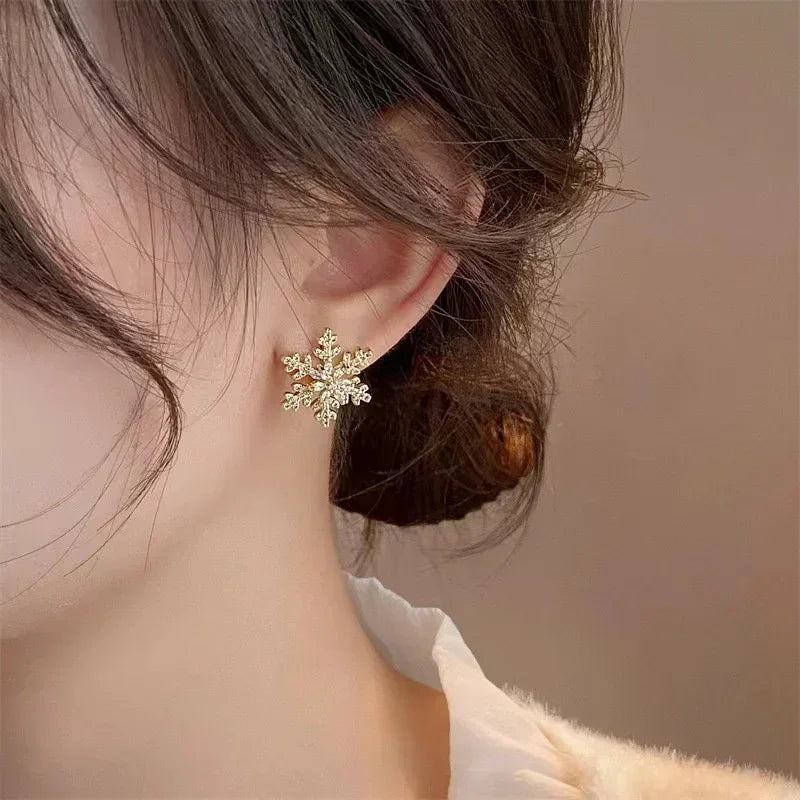 Elegant Snowflake Stud Earrings for Women Korean Fashion Imitation Pearl Crystal Zircon Earring Girls Party Jewelry