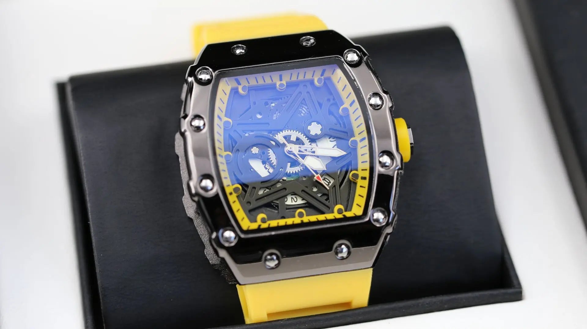 Men's Watch Leisure Sports Fashion Waterproof Bucket Watch Men's Quartz Watch Gift Reloj L144