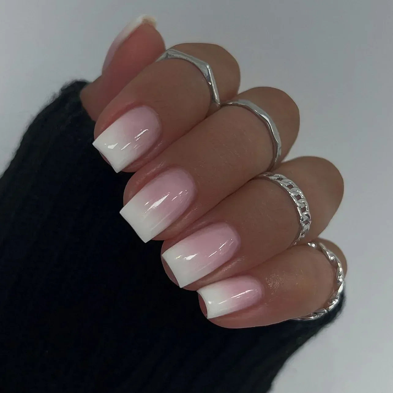 24Pcs Nude Pink Press on Nails Short Square False Nails Simple Gradient Nails Art Full Cover French Acrylic Nail Tips for Girls
