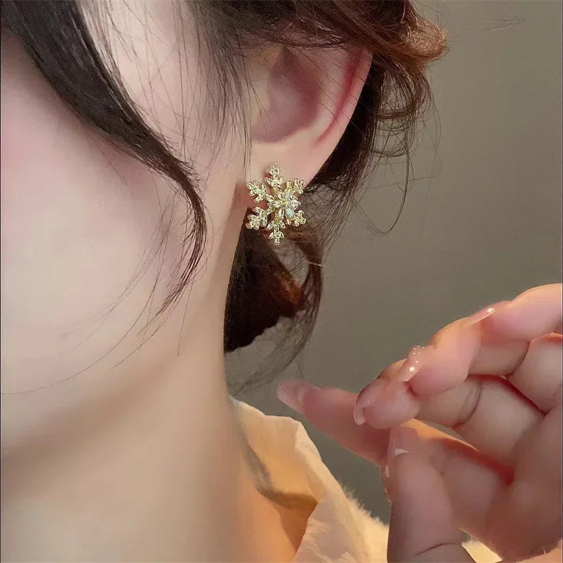 Elegant Snowflake Stud Earrings for Women Korean Fashion Imitation Pearl Crystal Zircon Earring Girls Party Jewelry