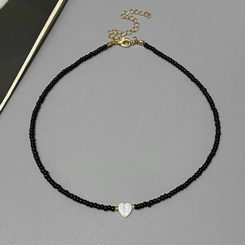 Fashion Choker Necklace for Girl Women White Color Nature Shell Love Heart Fashion Short Necklace Gift for Friend Spring Summer