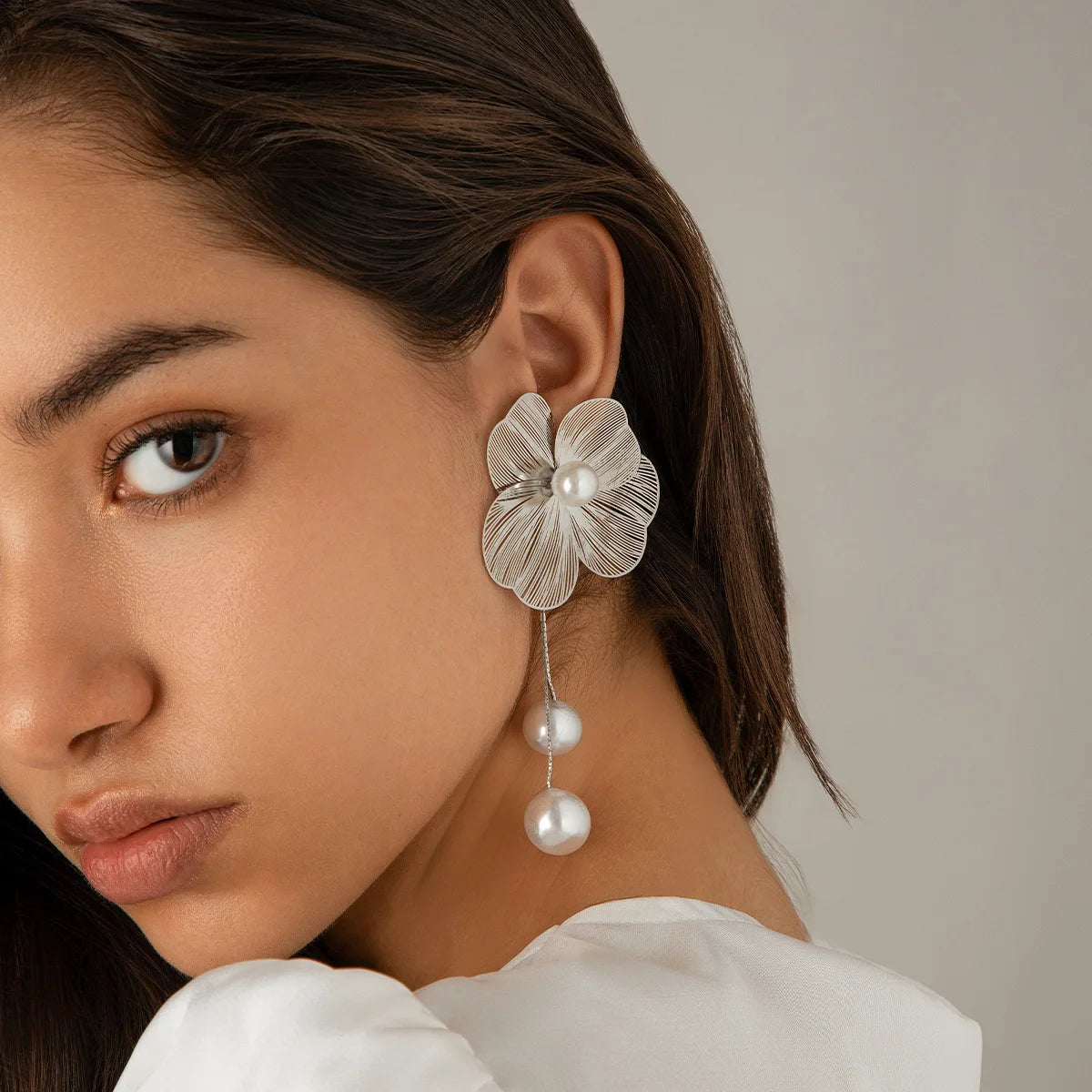 Romantic Flower Petal Long Tassel Drop Earrings for Women 2024 Trend Imitation Pearl Hanging Piercing Earrings Wed Jewelry Gift