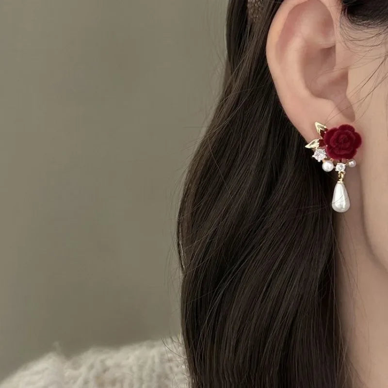 New Wine Red Velvet Rose Pearl Earrings for Women Vintage Red Rose Elegant High-end Studs Earrings Jewelry Accessories серьги
