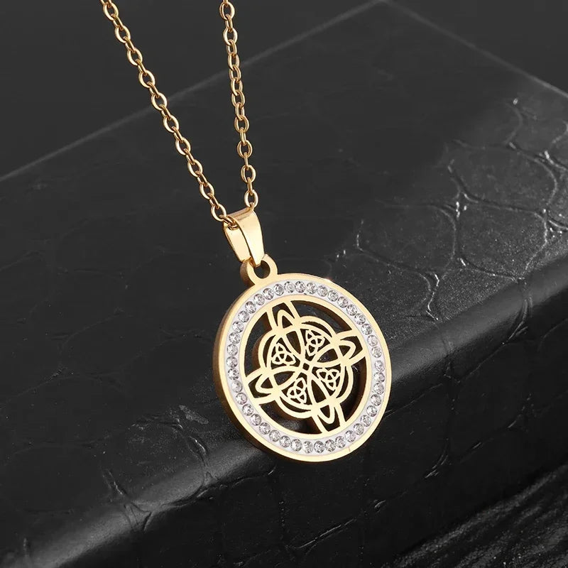 Stainless Steel Witch Knot Necklace for Men and Women, Fashionable Irish Celtic Knot, Lucky Jewelry Gift for Girls