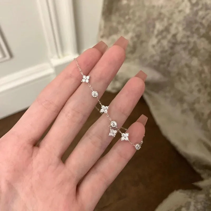 Shiny Zircon Delicate Flower Ornament Bracelet for Women Korean Temperament High Quality Jewelry Gift
