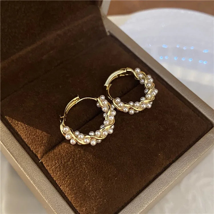 New Fashion Simple Temperament Circle Pearl Earrings Korean Cute Small Versatile Piercing Stud Earrings for Women Luxury Jewelry