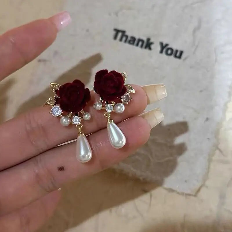 New Wine Red Velvet Rose Pearl Earrings for Women Vintage Red Rose Elegant High-end Studs Earrings Jewelry Accessories серьги