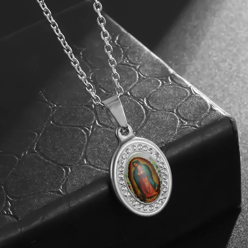 Christian Jesus Portrait Necklace Inlaid with Zircon Round Pendant for Men and Women Fashion Lucky Amulet Jewelry Gift