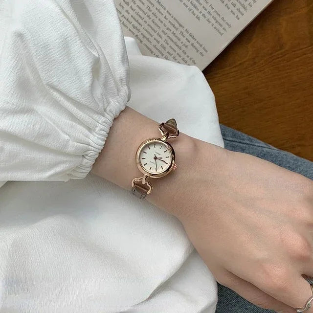 2025 New Women's Quartz Watch Retro Luxury Watches for Girl Student Simple Fashion Leather Strap Gift Clock Wristwatch Wholesale