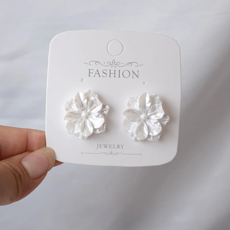 White Color Flower Dangle Earrings for Women Heart Flower Round Leaf Triangle Pearl Bowknot Round Earring Jewelry Brincos