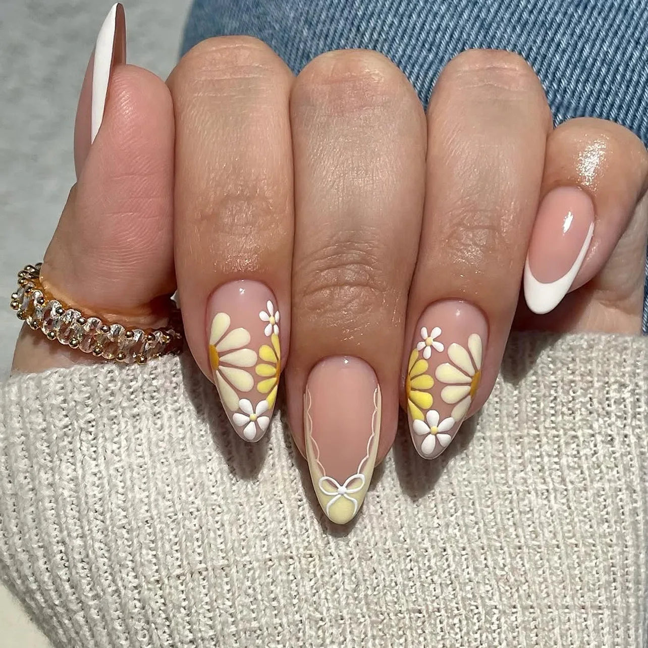 24Pcs Sweet Almond Nails Set Press On Nails Cute Mini Flower False Nail Floral Bow Diamond Full Cover Artificial Nails Art Tips