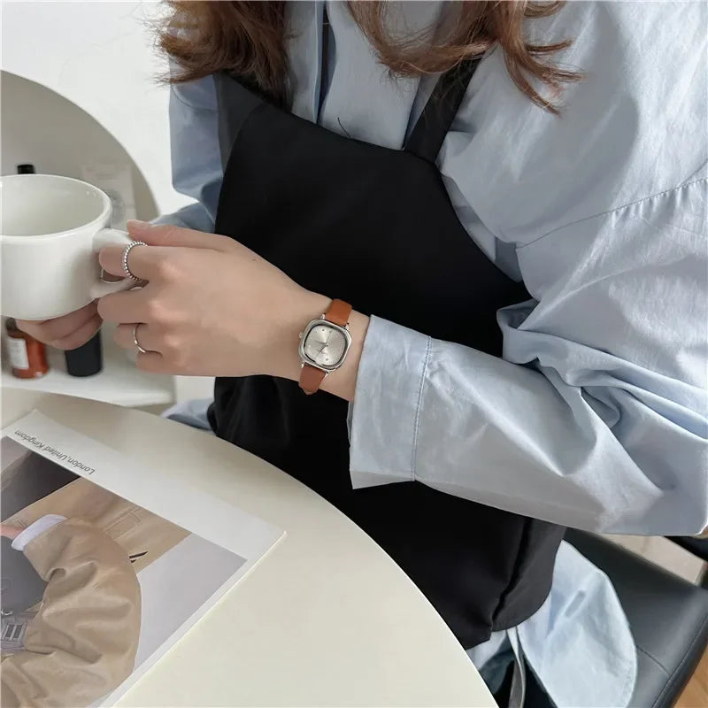 Luxury Women Quartz Watch Leather Strap Small Square Dial Green Watch Casual Fashion Versatile Vintage Wristwatches Dropshipping