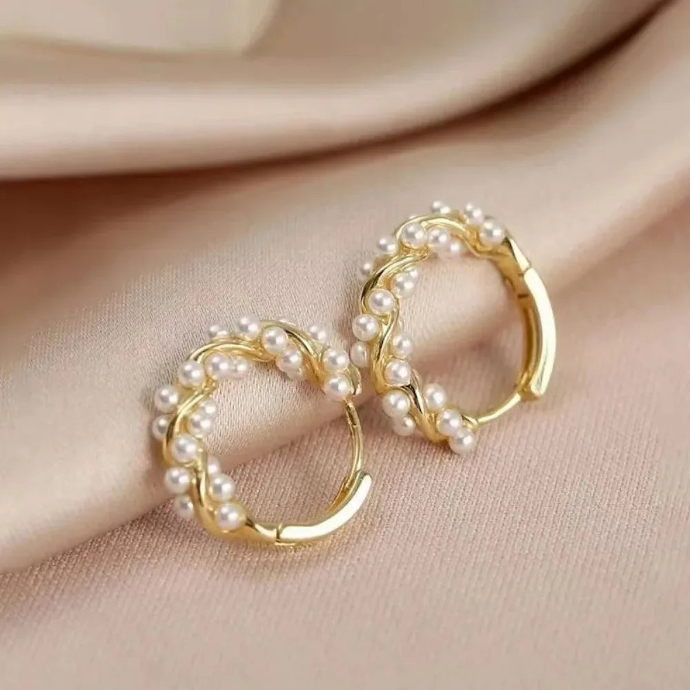 New Fashion Simple Temperament Circle Pearl Earrings Korean Cute Small Versatile Piercing Stud Earrings for Women Luxury Jewelry