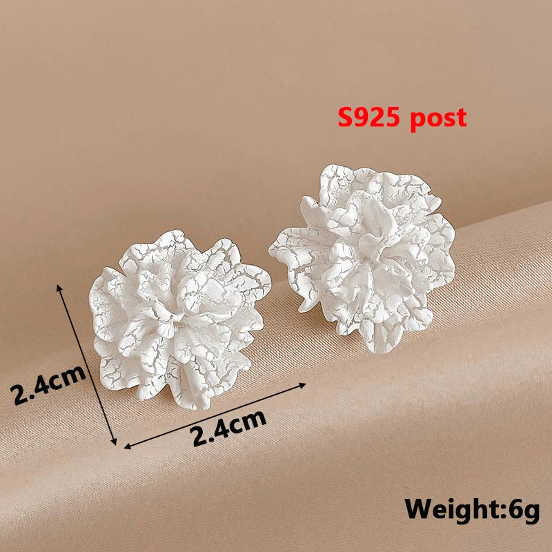 White Flower Stud Earrings for Women Folded Acrylic Side Charming Sweet Floral Girls Earrings Japanese Style Ear Jewelry 2023