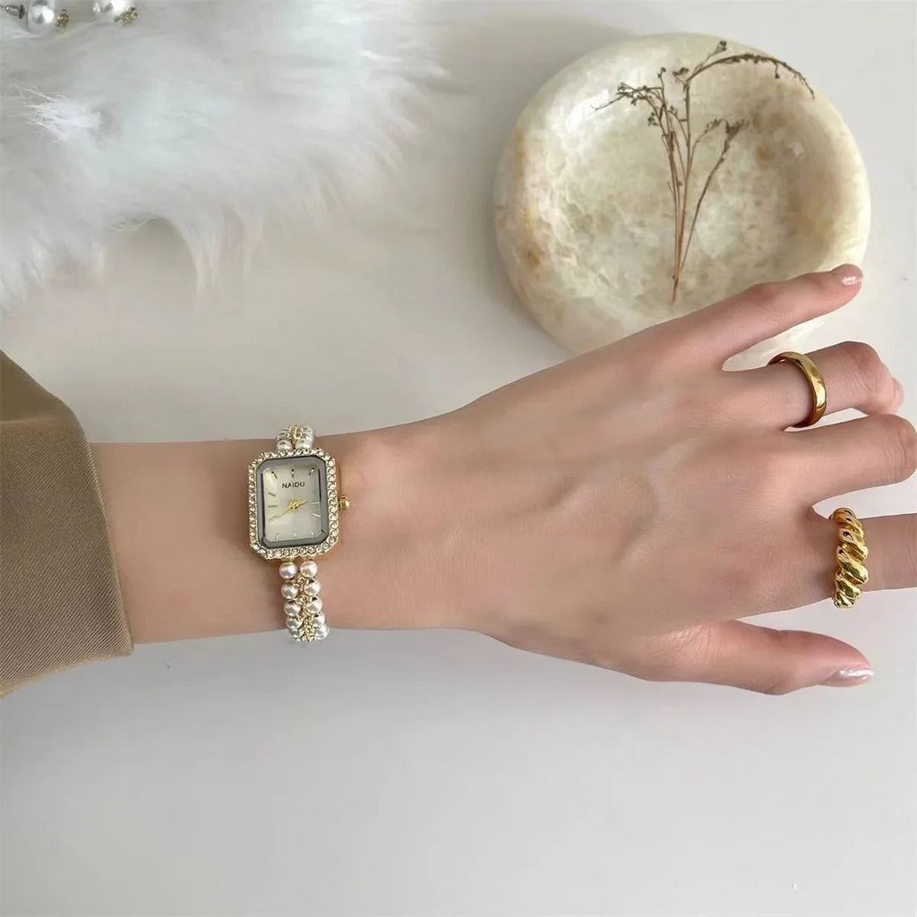 Luxury Women Bracelet Watch Fashion Small Square Dial Ladies Vintage Shell Pearls Chain Quartz Wristwatch Female Clock Wholesale