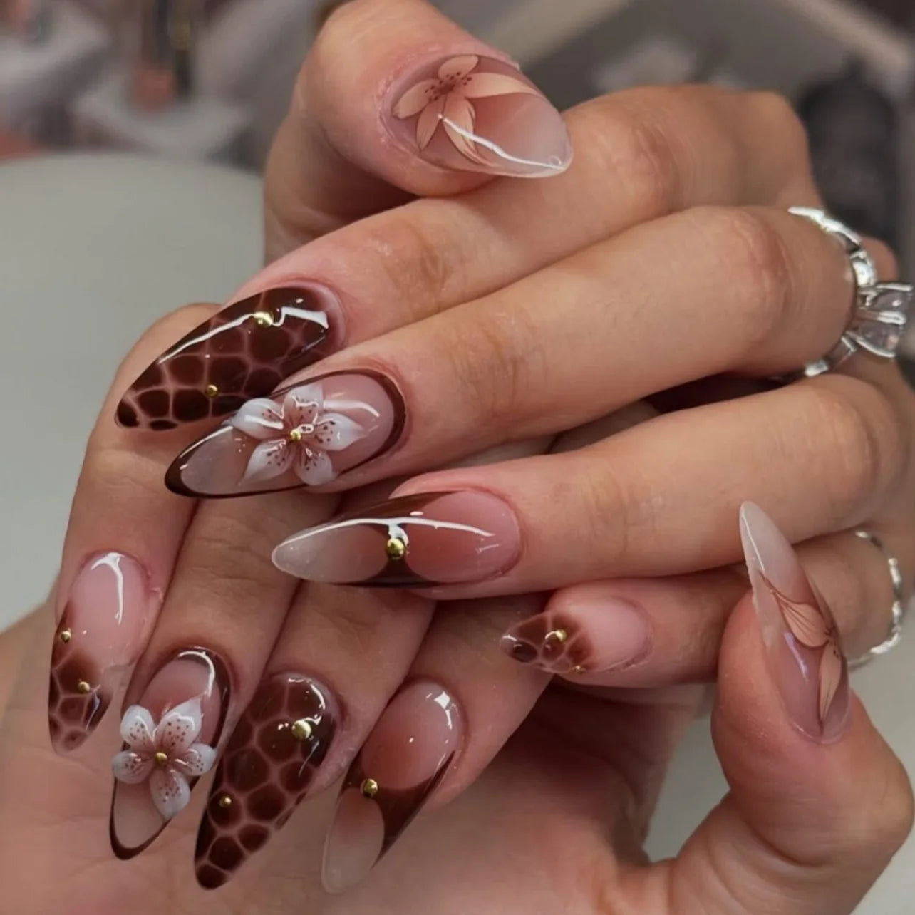 24Pcs 3D Flower Almond Nail Set Press on Nails with 3D Wave Drill False Nails French Tip Full Cover Artificial Nails Art Tips