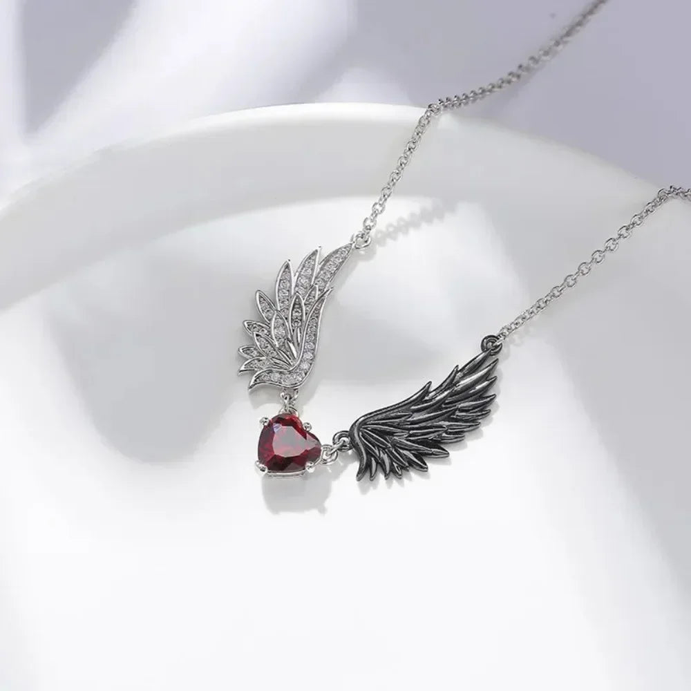 New Angel Wings Pendant Necklace for Men and Women Gothic Exquisite Love Zircon Decoration Fashion Jewelry Accessories