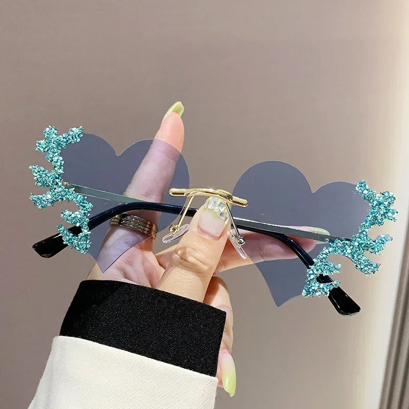2024 Fashion Heart Shaped Sunglasses Luxury Diamond Funny Personality Rimless Sun Glasses Halloween Party Christmas Decoration