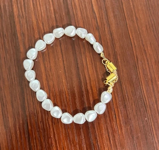 Elegant Irregular Simulated-pearl  Bracelet for Women's Magnetic Buttons Creative Design Bracelet Wedding Jewelry Accessories