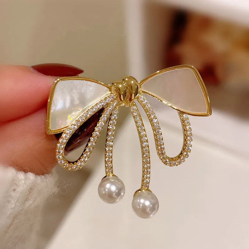 Exquisite Green Crystal Butterfly Brooch Fashion Metal Lapel Pins for Women Girl Suit Sweater Badges Jewelry Accessories Gift