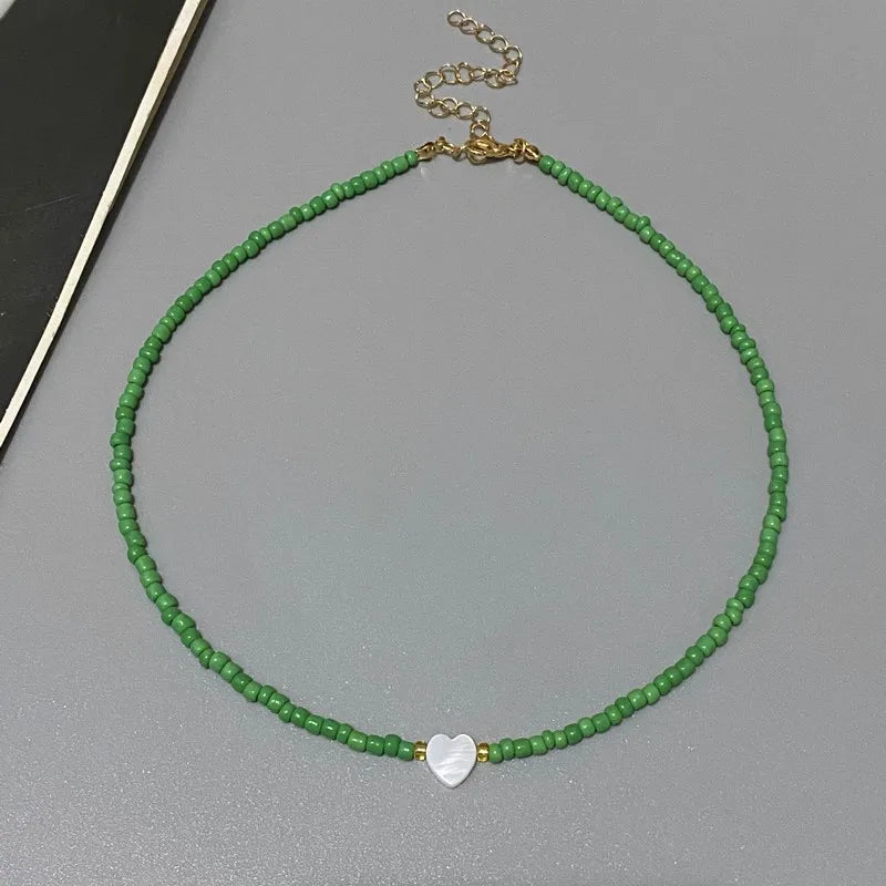 Fashion Choker Necklace for Girl Women White Color Nature Shell Love Heart Fashion Short Necklace Gift for Friend Spring Summer