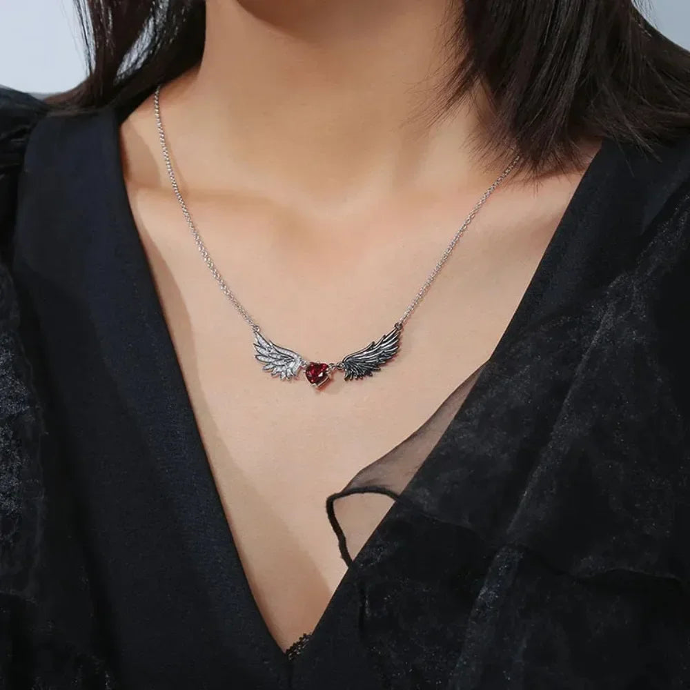 New Angel Wings Pendant Necklace for Men and Women Gothic Exquisite Love Zircon Decoration Fashion Jewelry Accessories