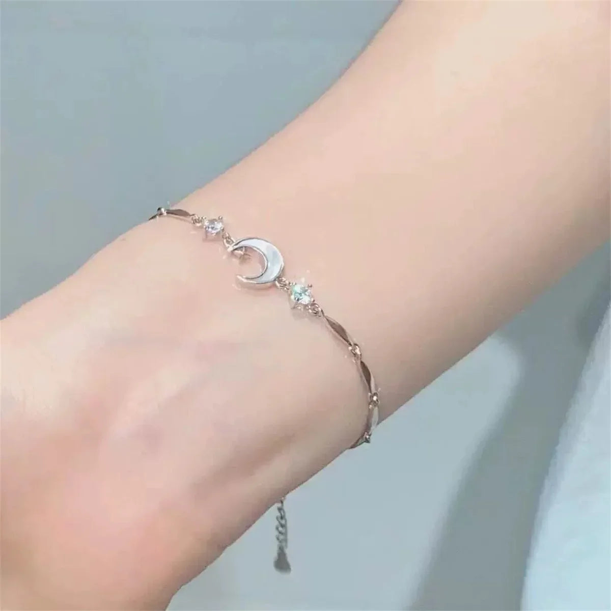 Fashionable and Dreamy Moon Bracelet for Women, Exquisite and Simple Fairy Temperament Bracelet Gift