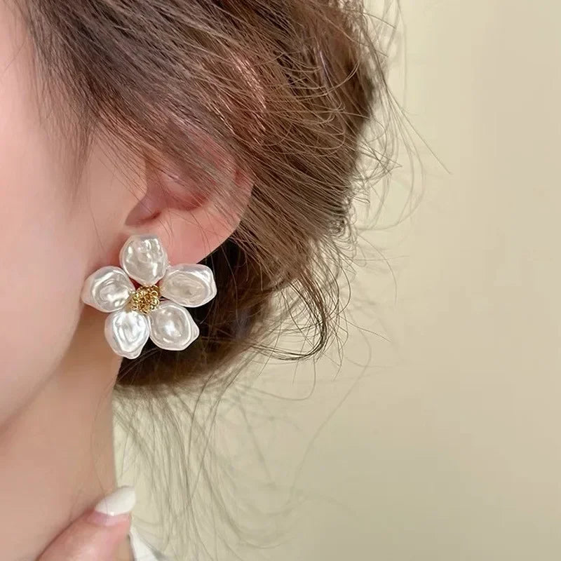 Zircon Floral Stud Earrings for Women French Retro Elegant Earrings Temperament Jewelry Korean Wedding Romantic Jewelry Gifts