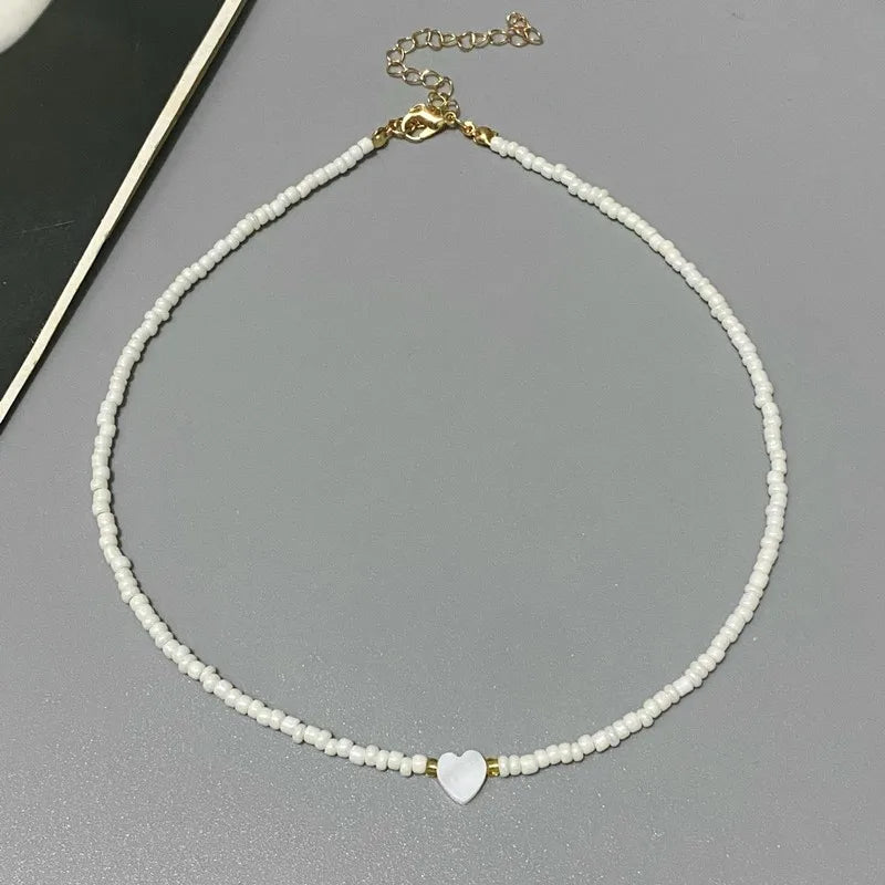 Fashion Choker Necklace for Girl Women White Color Nature Shell Love Heart Fashion Short Necklace Gift for Friend Spring Summer