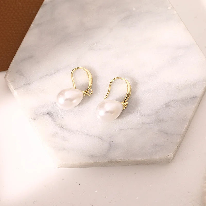 Water Drop Pearl Dangle Earrings Temperamental Women's Hook Earrings Irregular Slim Imitation Pearl Hanging Earrings brincos