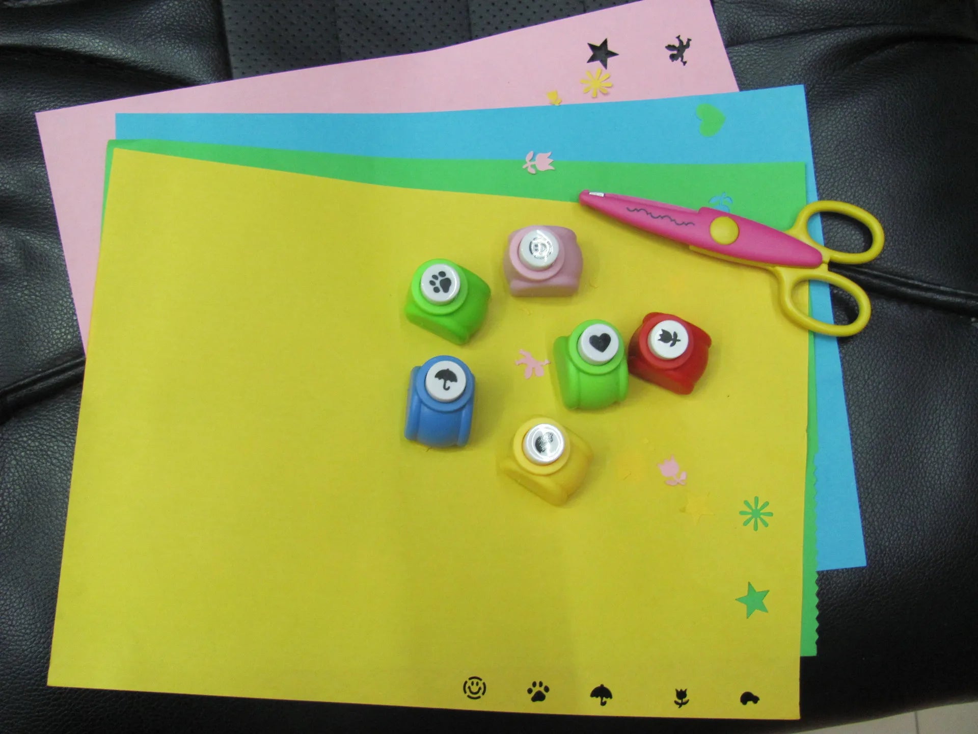 1Pc Mini Paper Punches DIY Crafts Tool Embossing Punches Kindergarten Handmade Hole Puncher For Scrapbooking Gift Card