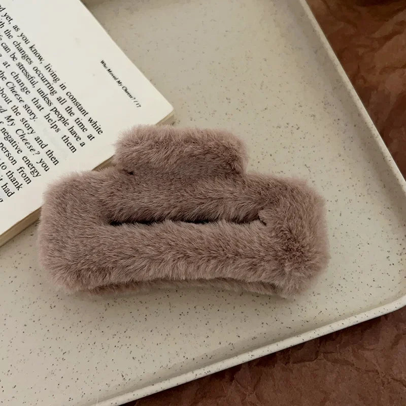 Winter Plush Square Hair Claw for Women Korean Elegant Acrylic Hairpins Faux Fur Hair Clip Pink Barrette Crab Hair Accessories