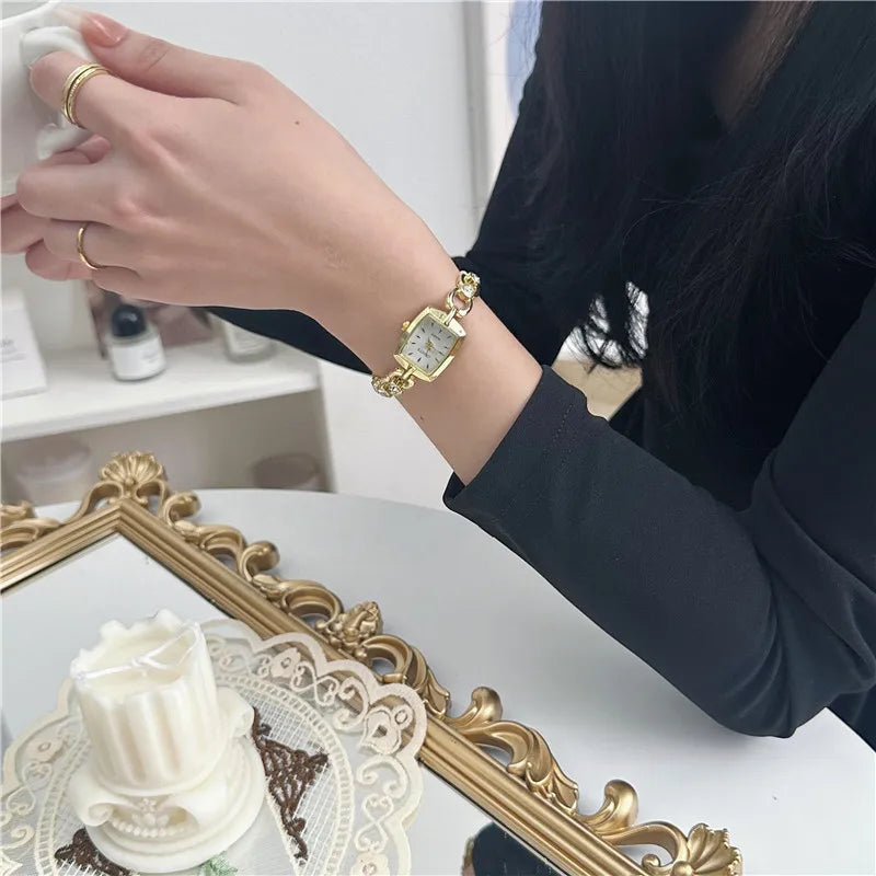 Fashion Women Quartz Watches Rhinestone Studded Bracelet Watch Square Dial Luxury Ladies Watch Gift Dropshipping Clock Relojes