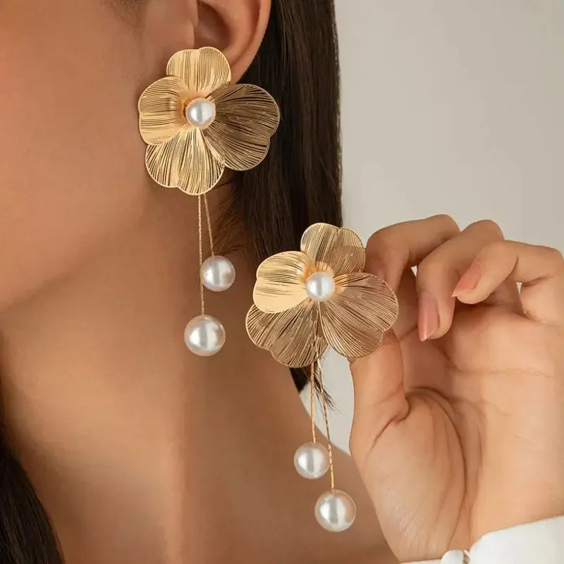 Romantic Flower Petal Long Tassel Drop Earrings for Women 2024 Trend Imitation Pearl Hanging Piercing Earrings Wed Jewelry Gift