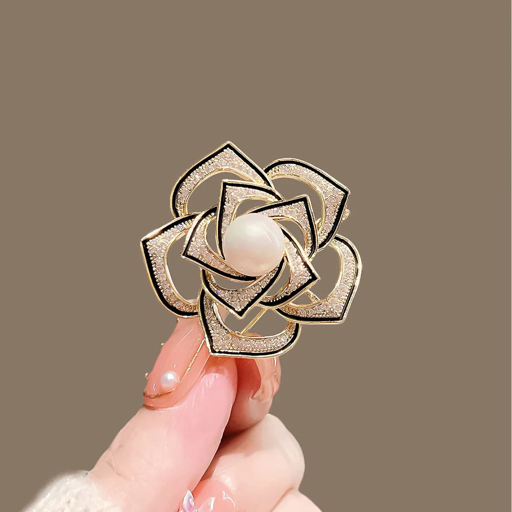 Exquisite Green Crystal Butterfly Brooch Fashion Metal Lapel Pins for Women Girl Suit Sweater Badges Jewelry Accessories Gift