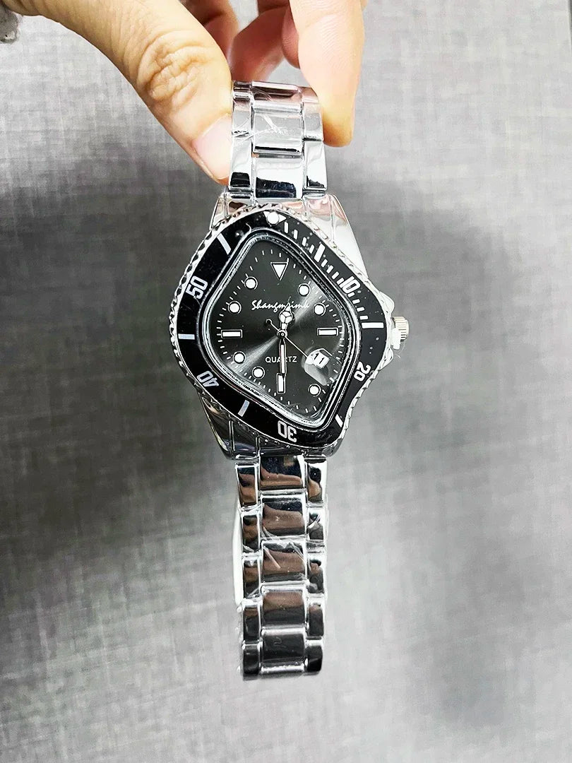 Irregular Watch for Men Unusual Conceptual Reloj Crash Melting Twist Case Quartz Wristwatch Male Man Green Black Clock Masculino