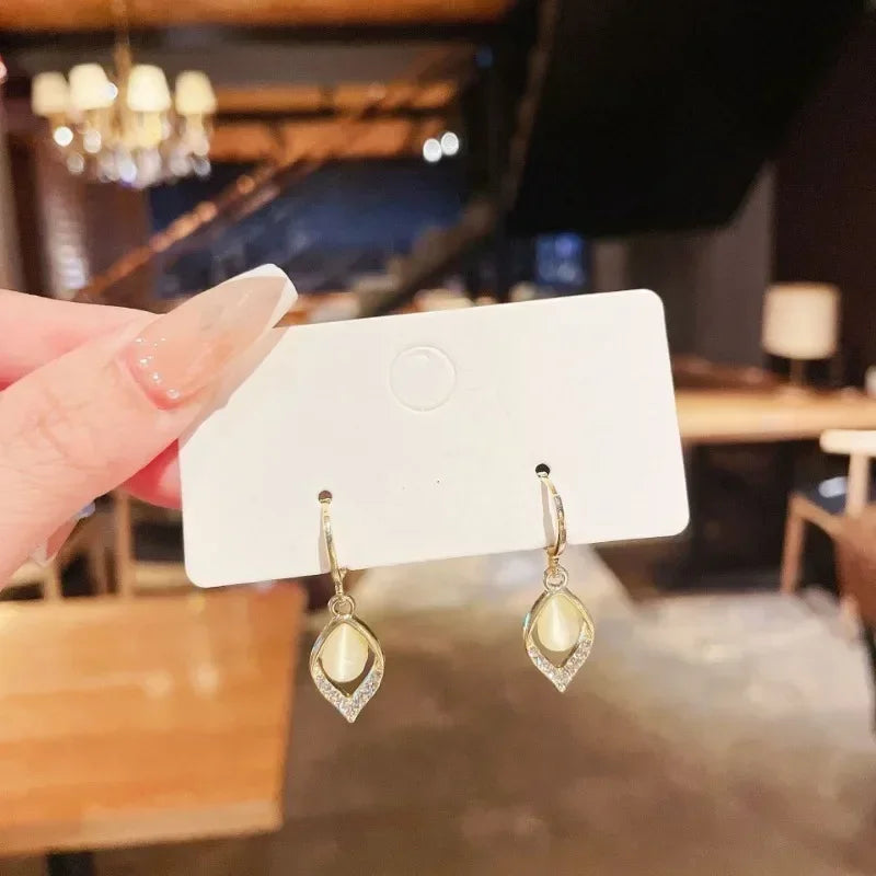 New Cat's Eye Fashion Geometric Earrings for Women Temperament Drop Earrings Girl Gift Earring Wedding Party Jewelry Gift