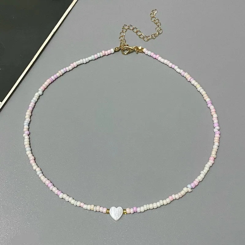 Fashion Choker Necklace for Girl Women White Color Nature Shell Love Heart Fashion Short Necklace Gift for Friend Spring Summer