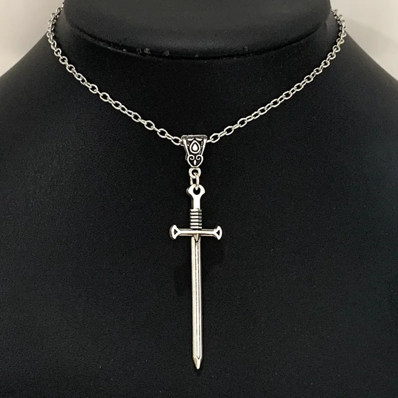 New sword necklace, dagger necklace, sword pendant, pagan, gothic, witchcraft, spells, witchcraft, witches, medieval jewelry。