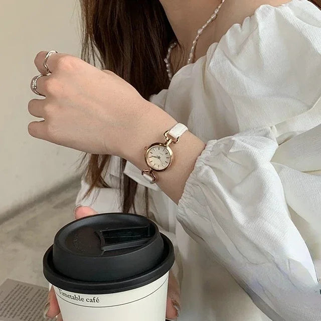 2025 New Women's Quartz Watch Retro Luxury Watches for Girl Student Simple Fashion Leather Strap Gift Clock Wristwatch Wholesale