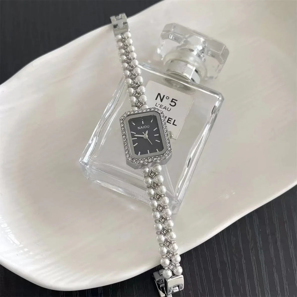 Luxury Women Bracelet Watch Fashion Small Square Dial Ladies Vintage Shell Pearls Chain Quartz Wristwatch Female Clock Wholesale