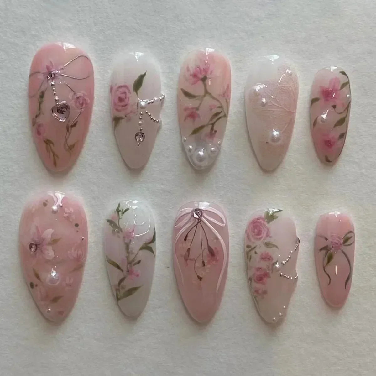 24Pcs Sweet Almond Nails Set Press On Nails Cute Mini Flower False Nail Floral Bow Diamond Full Cover Artificial Nails Art Tips