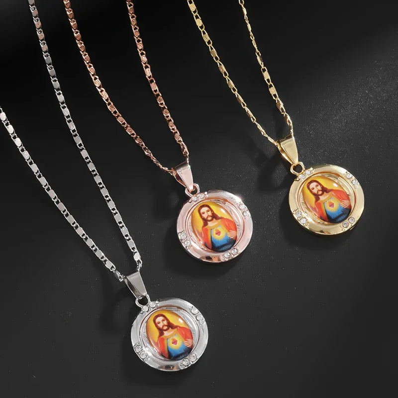 Christian Jesus Portrait Necklace Inlaid with Zircon Round Pendant for Men and Women Fashion Lucky Amulet Jewelry Gift